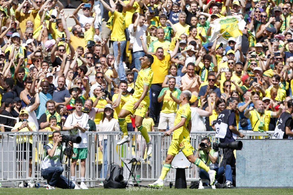 配合上仍显 配合上仍显