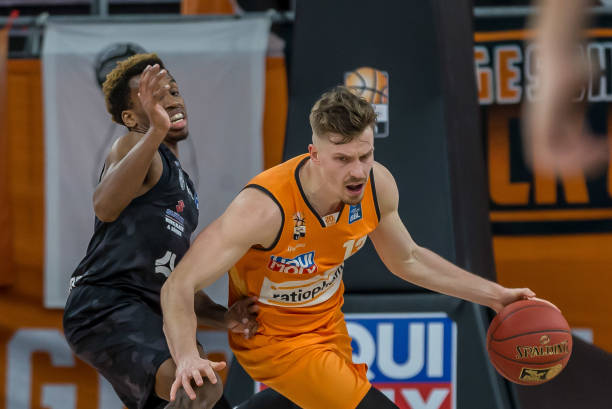 他以其超凡 他以其超凡