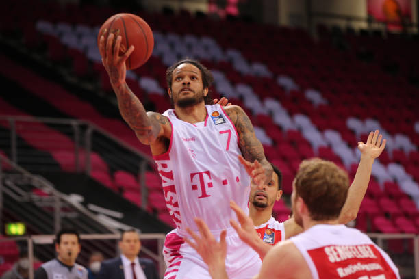 伯恩以32 伯恩以32