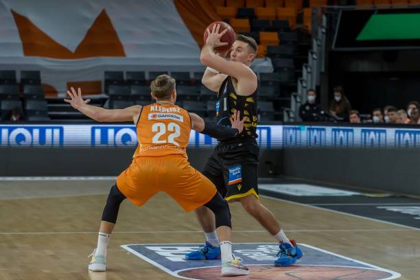 乐部在战略 乐部在战略